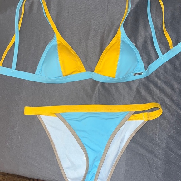 ASOS - Free Society - color block bikini top & hipster bikini bottom (US 4 - S) - Picture 8 of 11